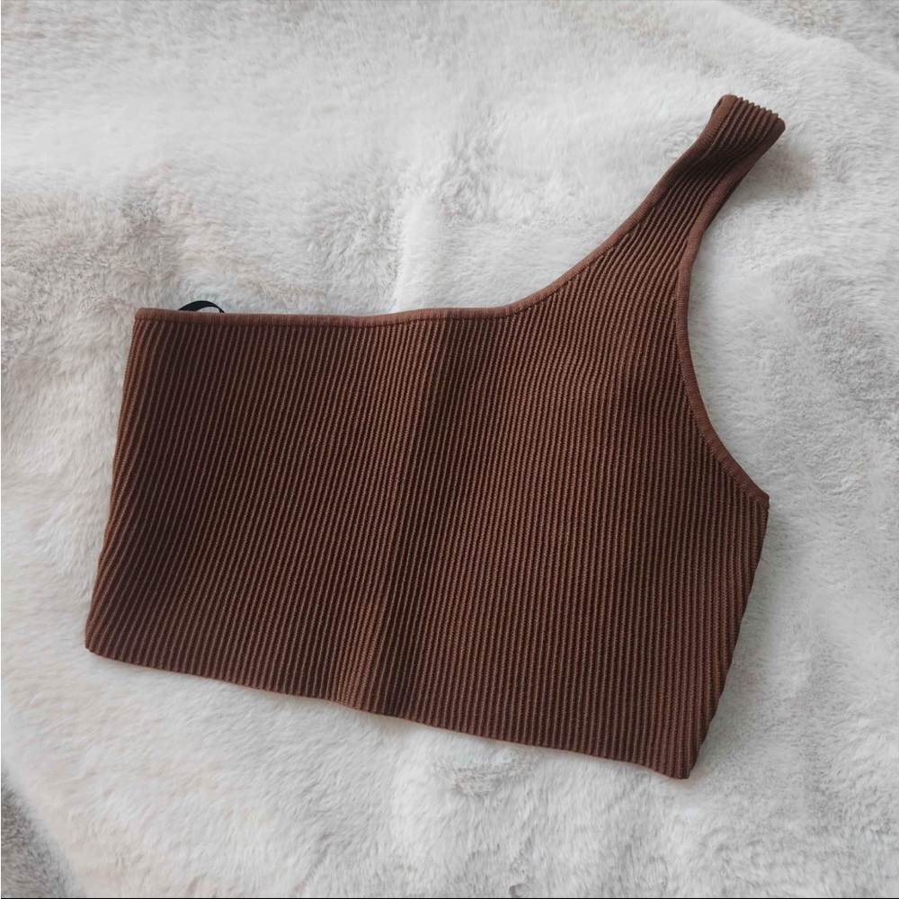 Babaton Chocolate One-Shoulder Ribbed Crop Top